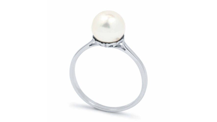 Fehérarany eljegyzési gyűrű választék a White and Black-nél