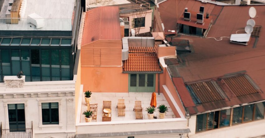 Tetőterasz kialakítása: kertépítés megoldások modern otthonokhoz